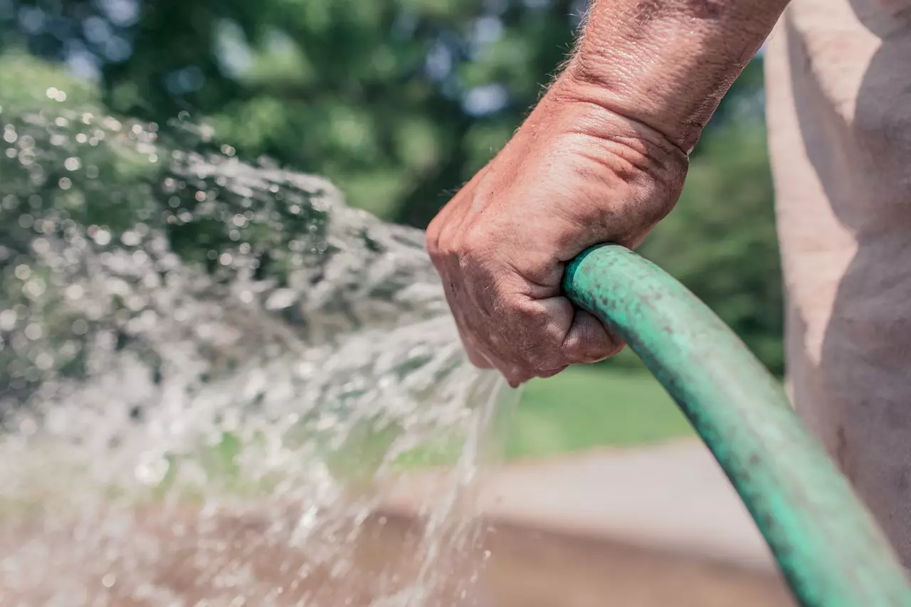 Farmer waters crops - determining water needs for your field
